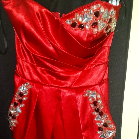 Strapless red dress - Picture 4 of 6